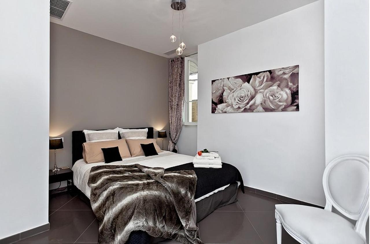 Sunlight Properties - AmourViolette - Central apartment w RARE terrace Nizza Exterior foto